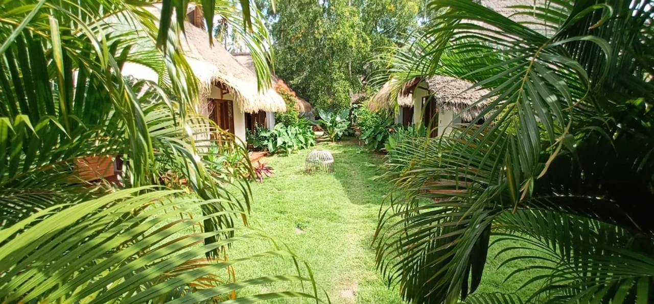 Nanas Homestay Bungalow Гили-Эйр Экстерьер фото